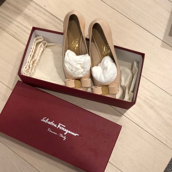 Ferragamo Ballet Shoes US 5 beige - Picture 1 of 6